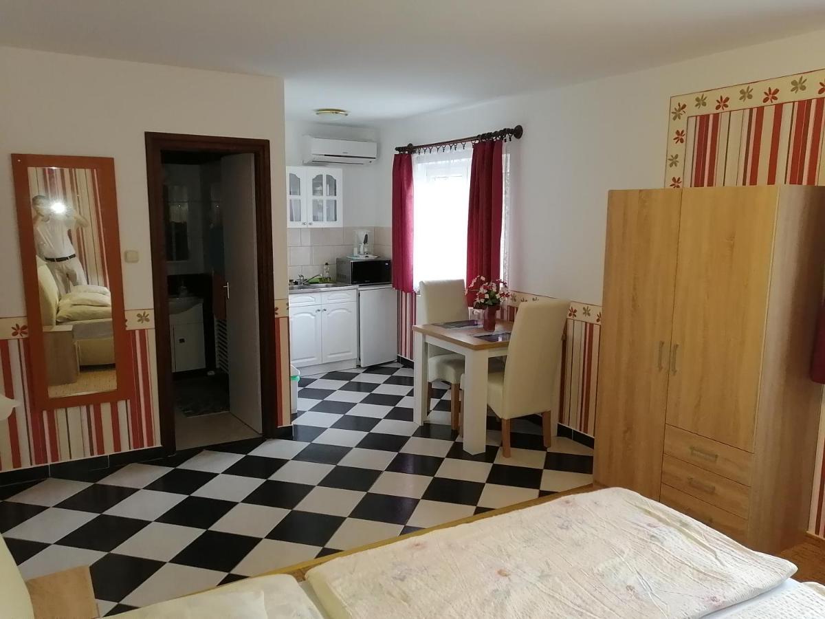 Magdalena Apartmanhaz ヘーヴィーズ エクステリア 写真
