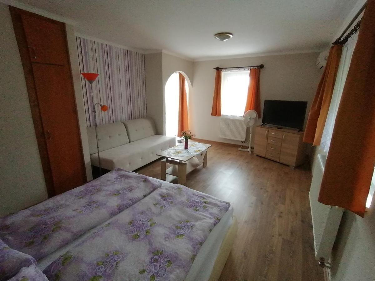 Magdalena Apartmanhaz ヘーヴィーズ エクステリア 写真