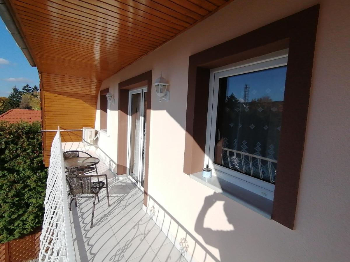 Magdalena Apartmanhaz ヘーヴィーズ エクステリア 写真