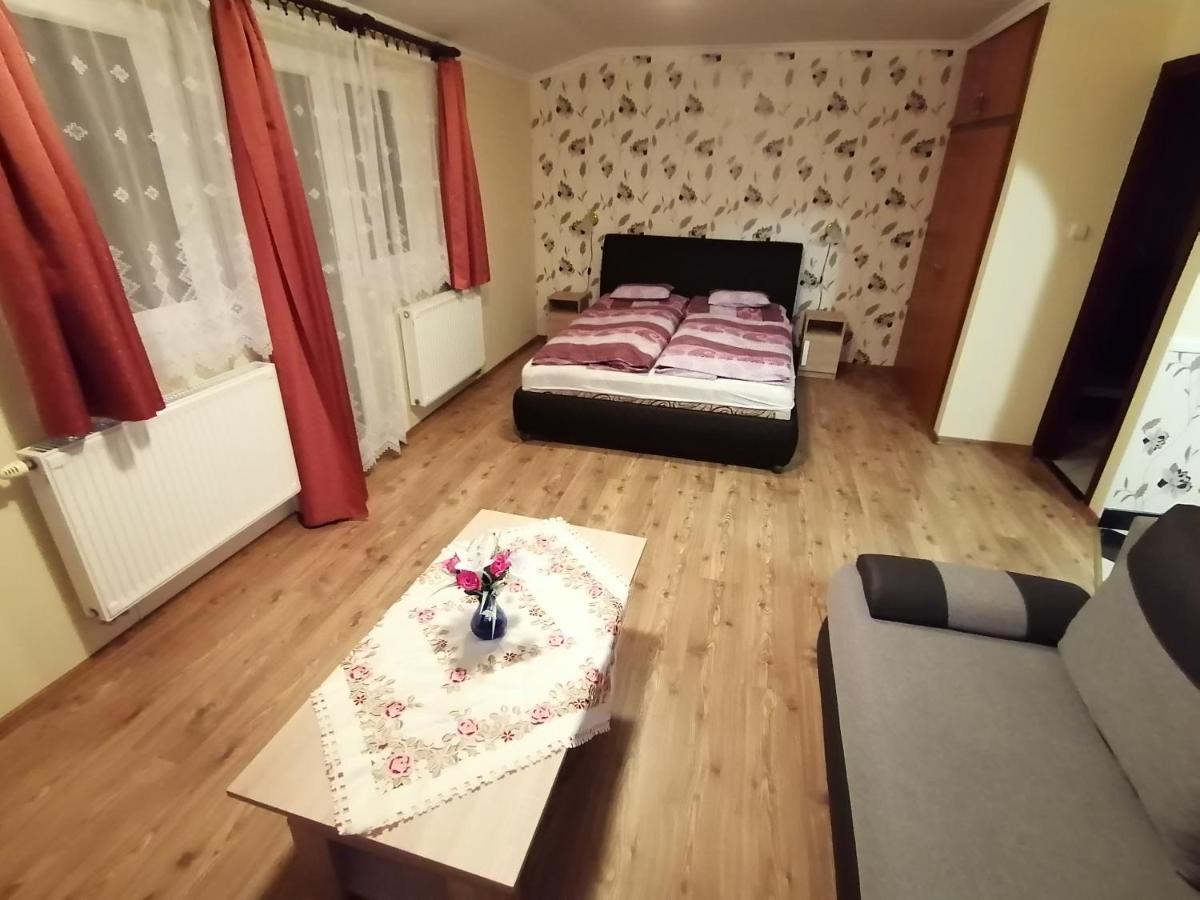 Magdalena Apartmanhaz ヘーヴィーズ エクステリア 写真