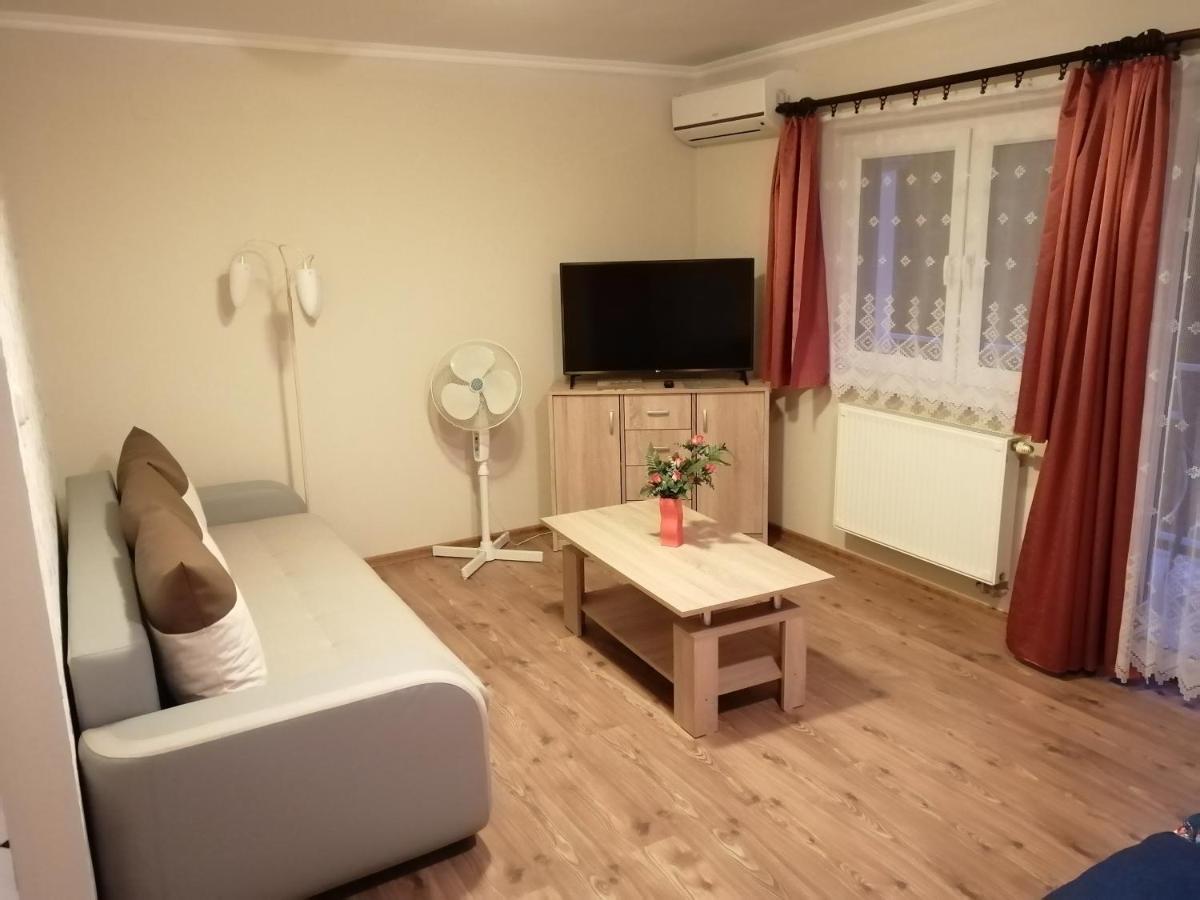 Magdalena Apartmanhaz ヘーヴィーズ エクステリア 写真