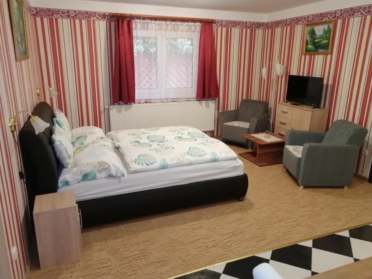 Magdalena Apartmanhaz ヘーヴィーズ エクステリア 写真